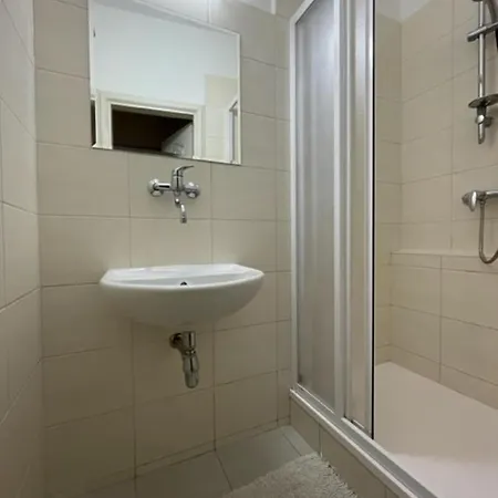Apartamento 1 Bed Flat - Sleeps 2 - Pets - Wifi *