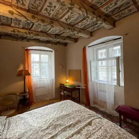 Apartment Cool Historical 1 Bedroom In Mala Strana Prague