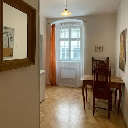 Cool Historical 1 Bedroom In Mala Strana Apartment *